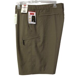 WRANGLER MENS PERFORMANCE RELAXED FIT SHORTS UPF 50 SIZE 44 NWT